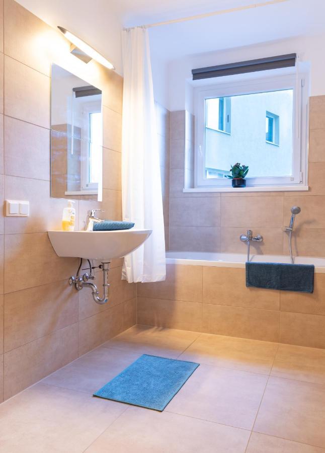 Pal'S Favoriten Apartment Wina Bagian luar foto