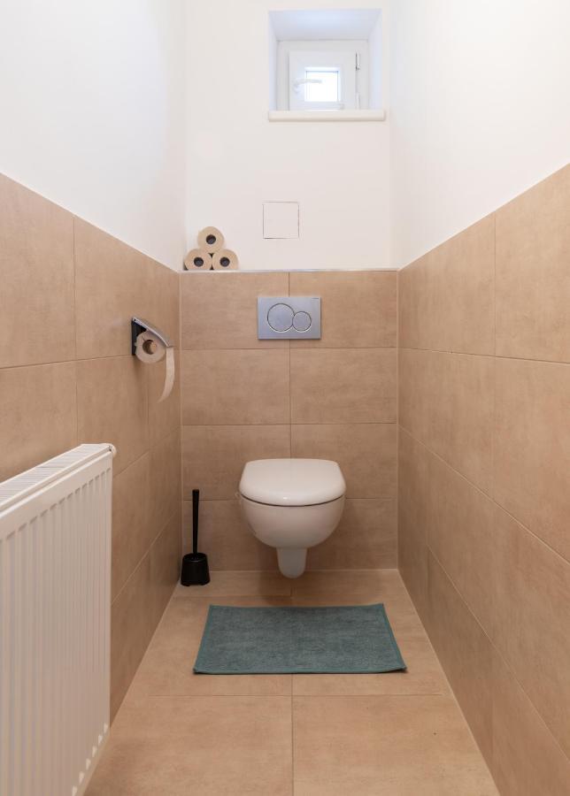 Pal'S Favoriten Apartment Wina Bagian luar foto